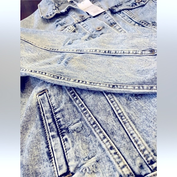 Canton Walker Women's acid washed distressed jean jacket with black lace back L - Picture 8 of 17